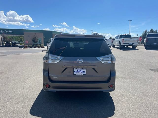 Used 2017 Toyota Sienna SE Premium FWD image 11