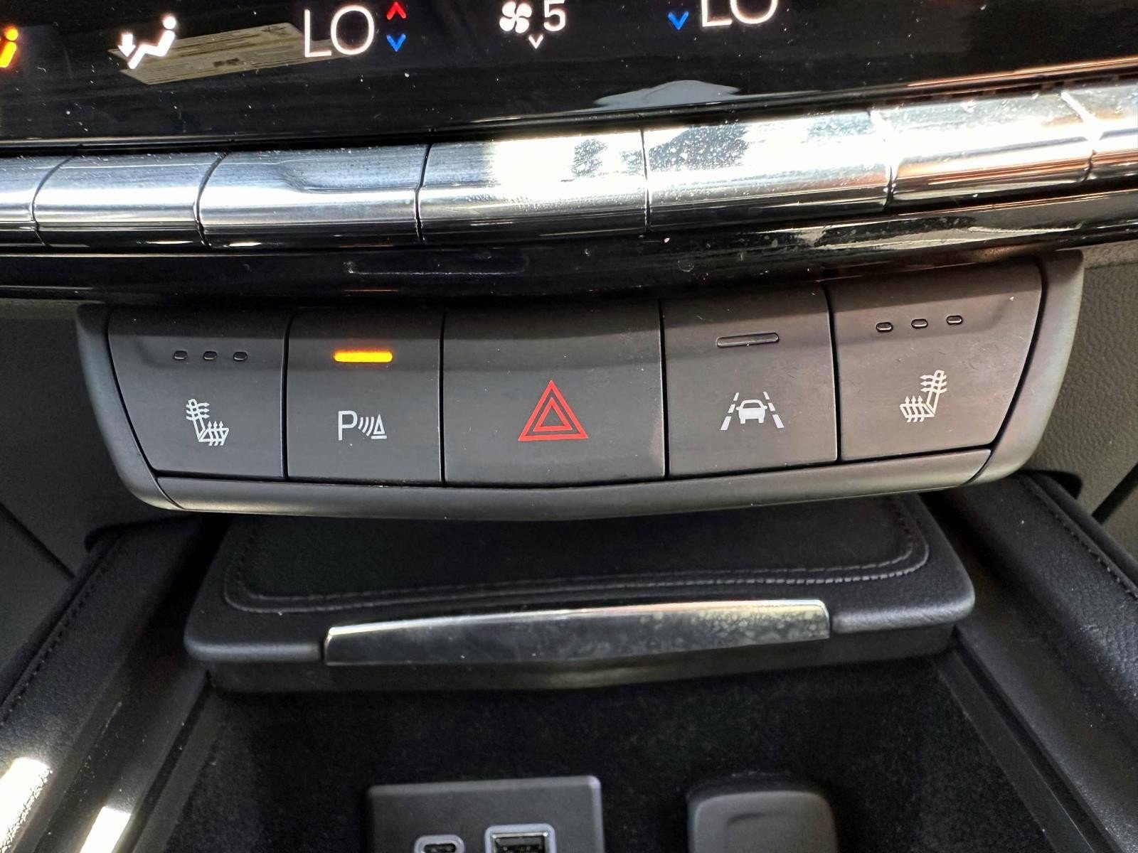 Used 2024 Cadillac XT4 Luxury w/ Cold Weather Package FWD image 23