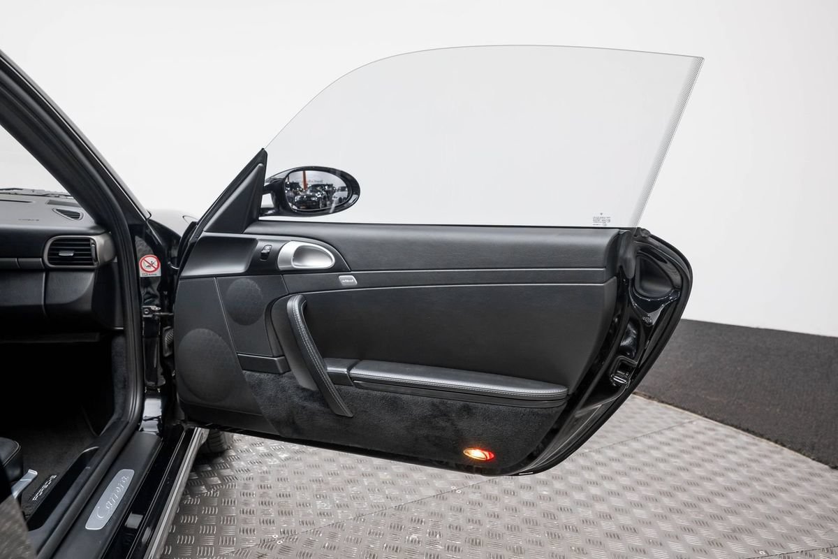 Used 2005 Porsche 911 Carrera RWD image 11