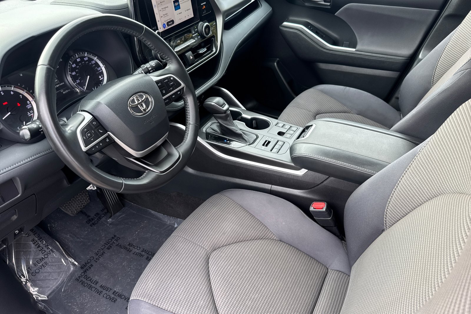 Used 2023 Toyota Highlander LE AWD/4WD image 10