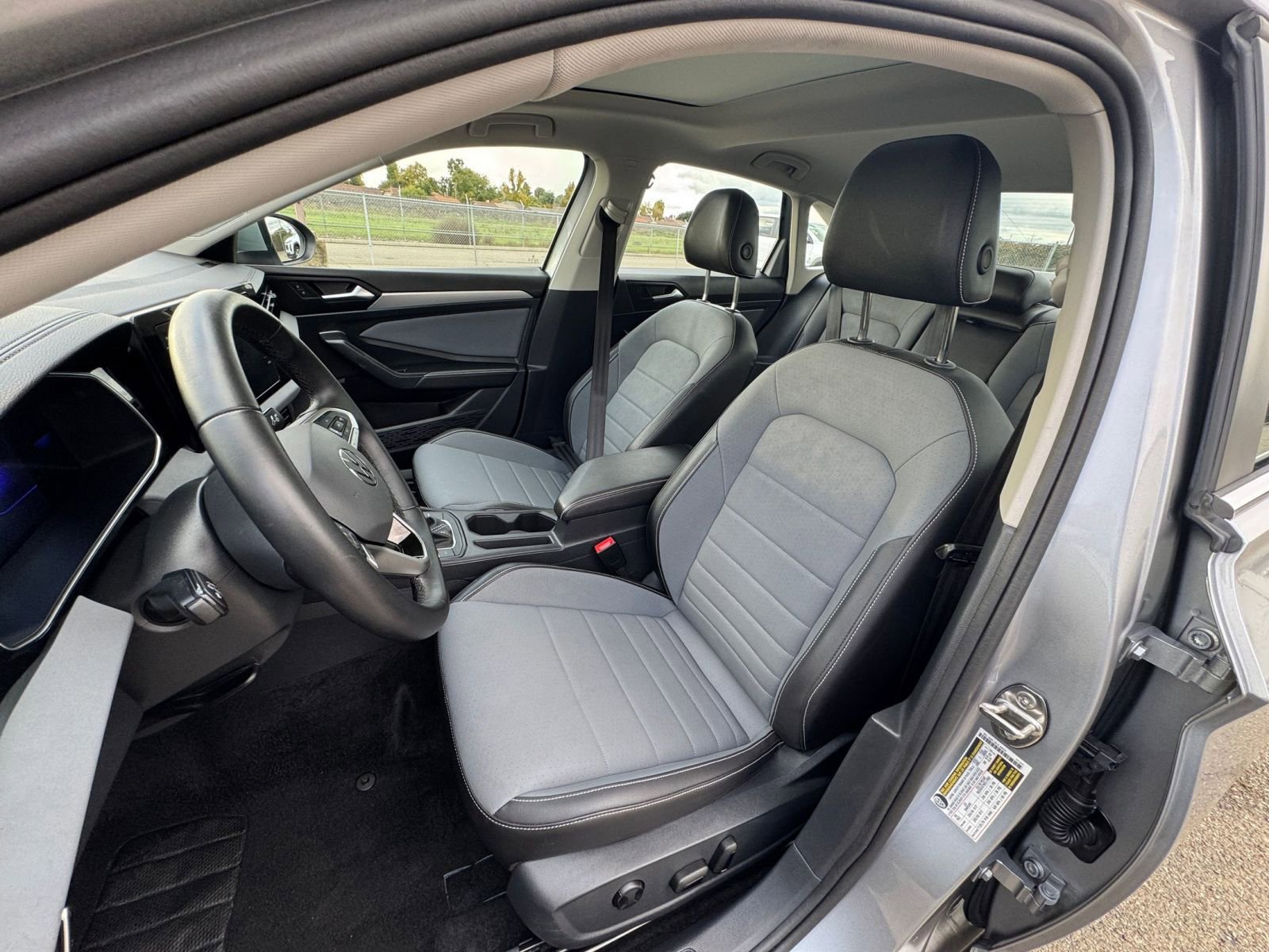 Used 2025 Volkswagen Jetta SE image 37