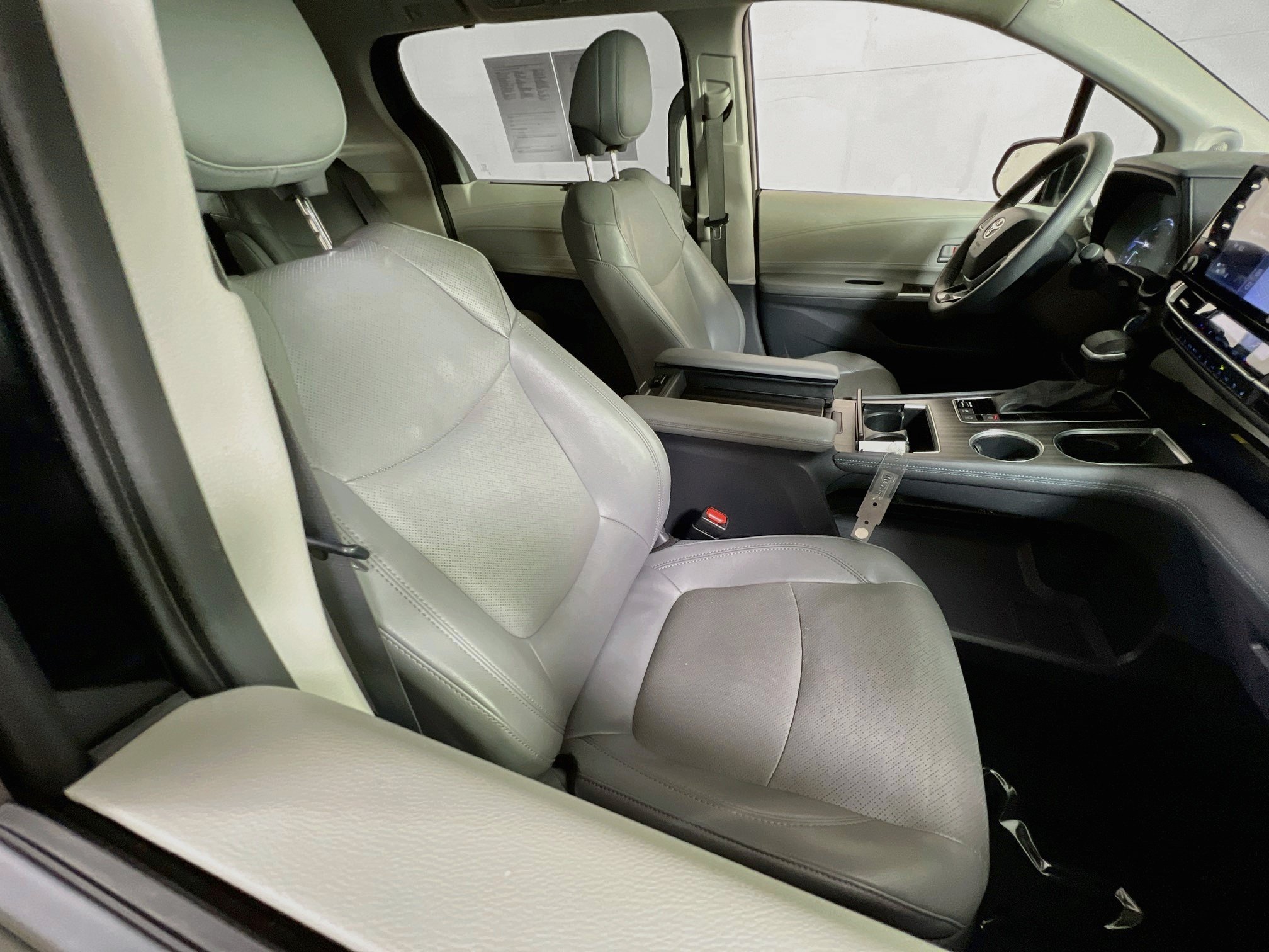 Used 2021 Toyota Sienna Limited AWD/4WD image 28