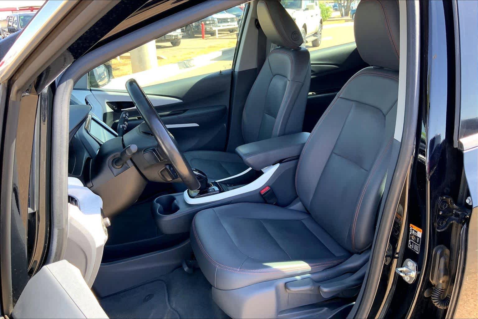 Used 2019 Chevrolet Bolt Premier w/ Infotainment Package FWD image 7