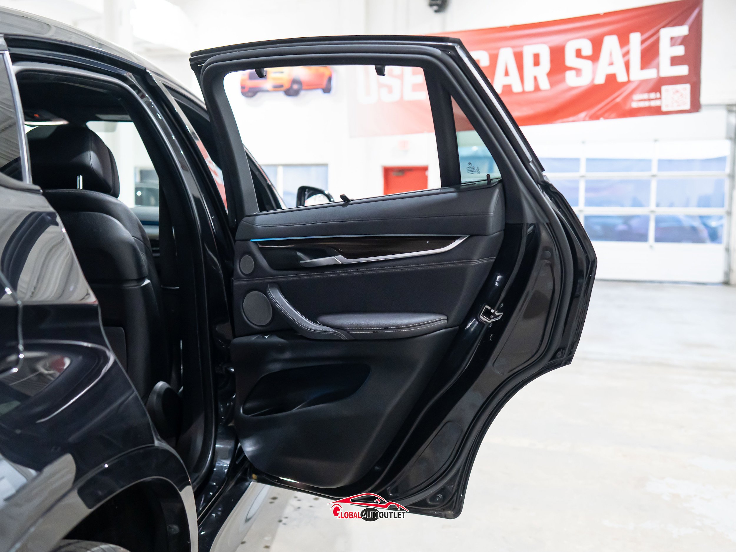 Used 2019 BMW X6 xDrive50i w/ M Sport Package image 49