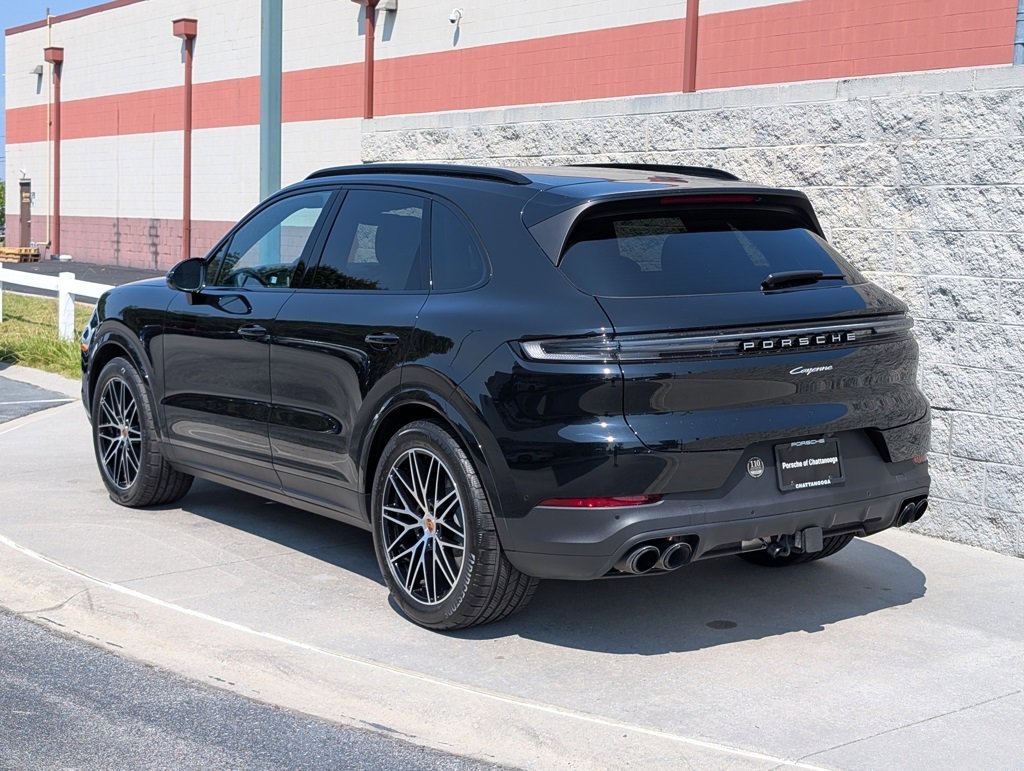 Certified 2025 Porsche Cayenne image 3