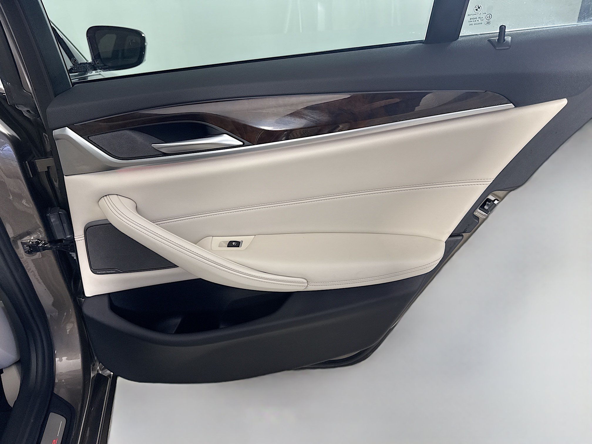 Used 2018 BMW 540i w/ Luxury Seating Package RWD image 28
