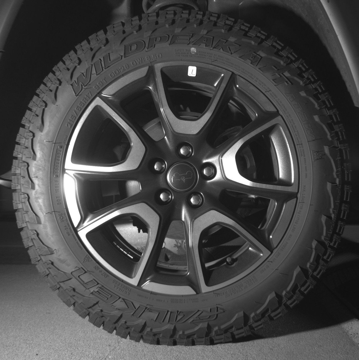 Used 2025 Jeep Compass Trailhawk AWD/4WD image 15