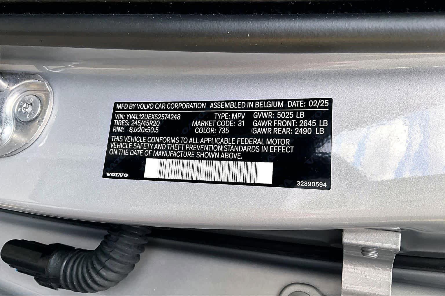 Used 2025 Volvo XC40 B5 Plus AWD/4WD image 32