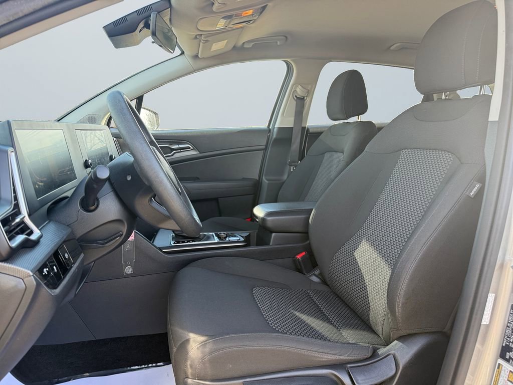 Used 2024 Kia Sportage LX image 9