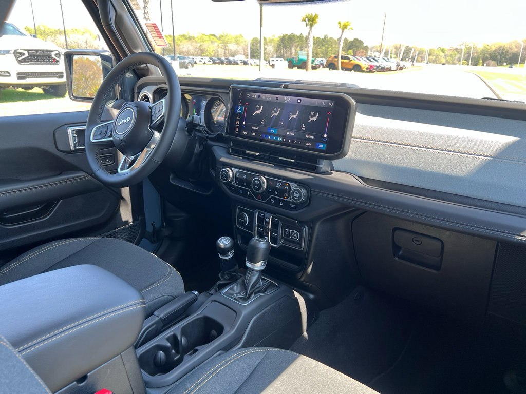 Used 2025 Jeep Wrangler Sahara w/ Safety Group image 15