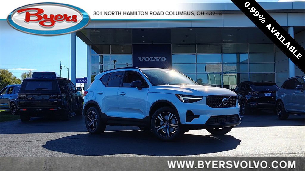 New 2026 Volvo XC40 B5 Core w/ Climate Package