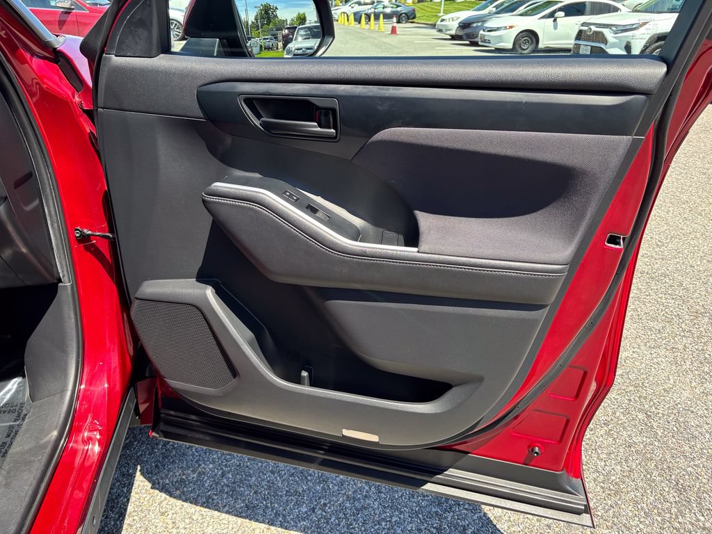 Used 2020 Toyota Highlander LE AWD/4WD image 41