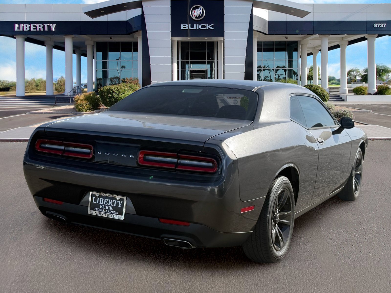 Used 2016 Dodge Challenger SXT RWD image 3
