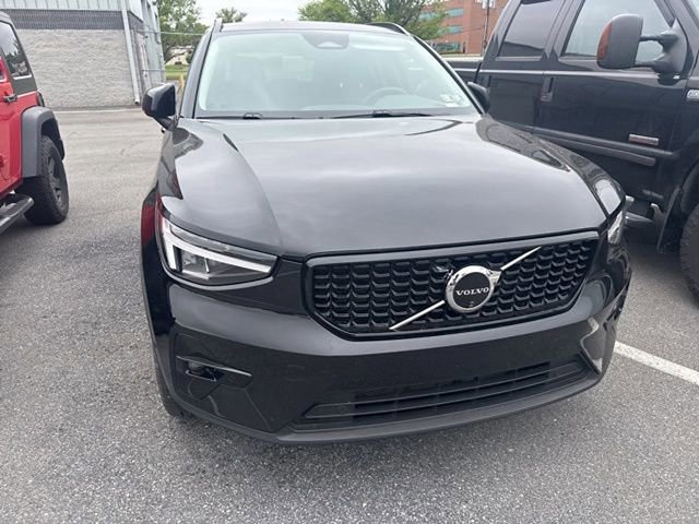 Used 2024 Volvo XC40 B5 Plus w/ Climate Package AWD/4WD image 4