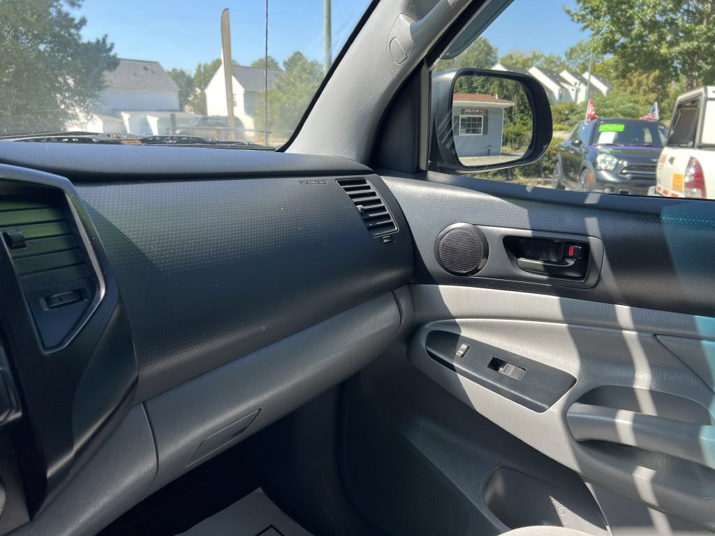 Used 2015 Toyota Tacoma PreRunner w/ Convenience Package RWD image 18