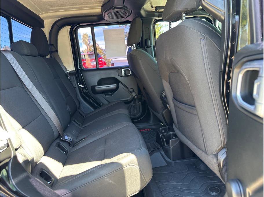 Used 2021 Jeep Gladiator Sport image 12