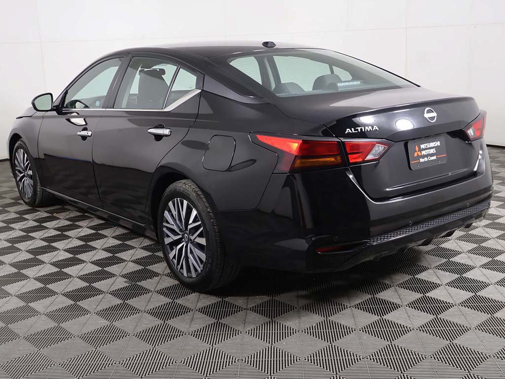 Used 2025 Nissan Altima 2.5 SV FWD image 6