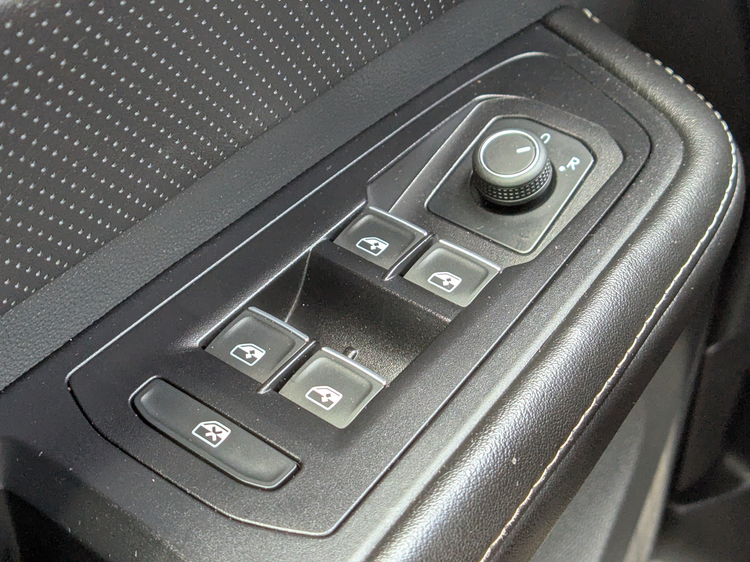 Used 2024 Volkswagen Atlas SE AWD/4WD image 27