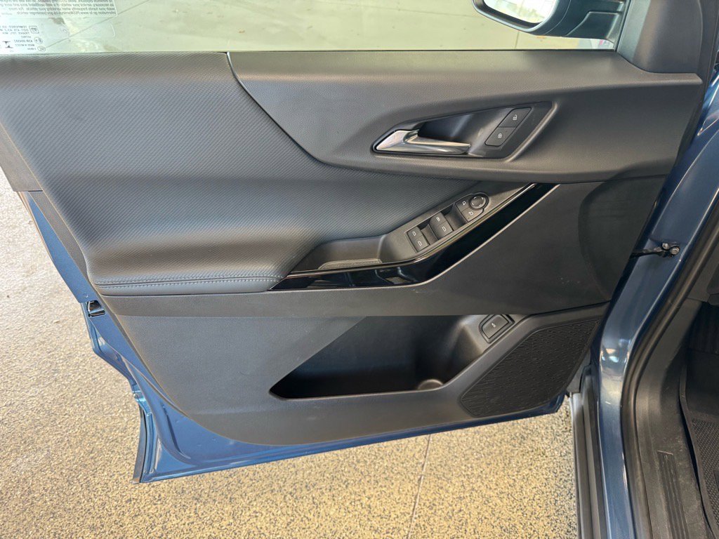 Used 2025 Chevrolet Equinox LT w/ Convenience Package II image 17