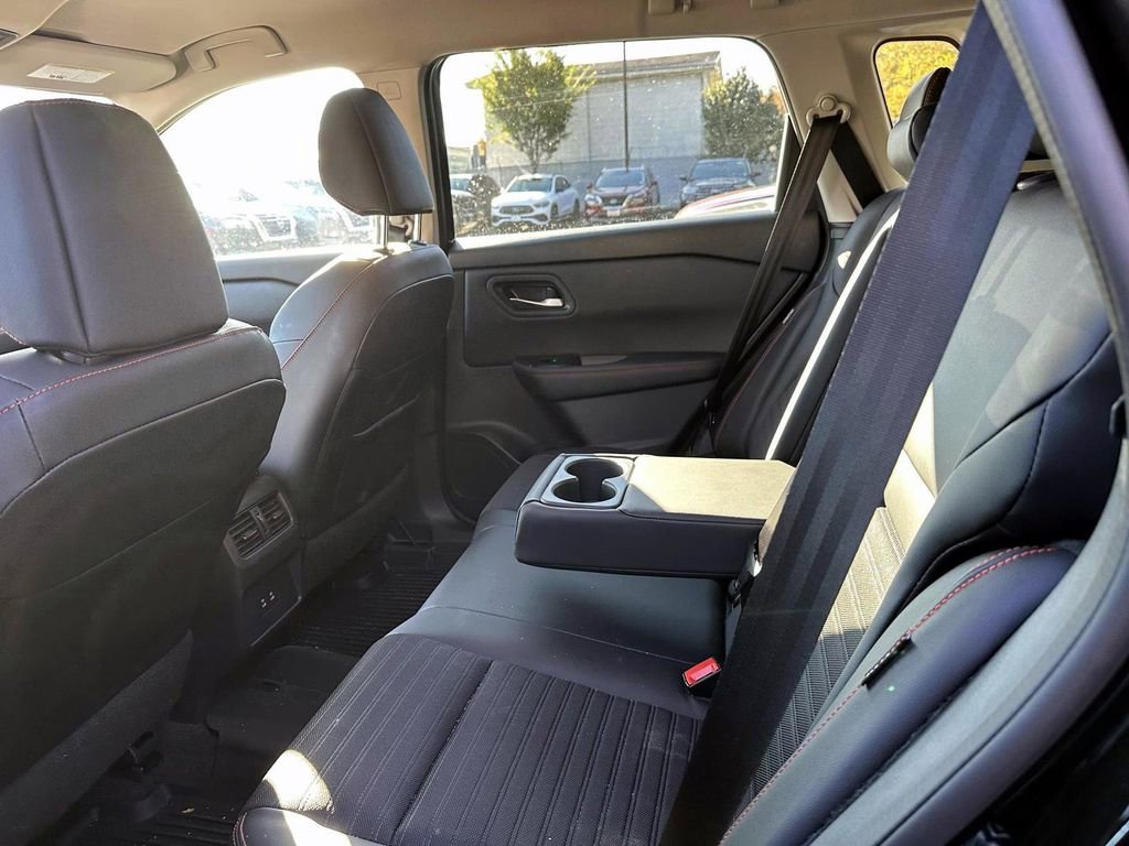 Certified 2025 Nissan Rogue SV image 11