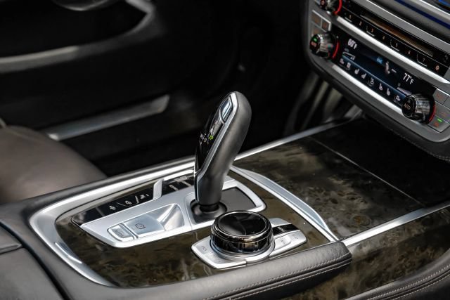 Used 2020 BMW 750i xDrive w/ Executive Package AWD/4WD image 33