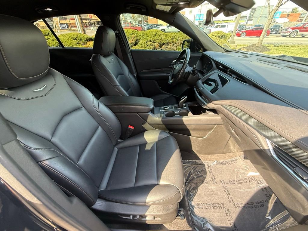 Used 2022 Cadillac XT4 Sport w/ Enhanced Visibility Package FWD image 41