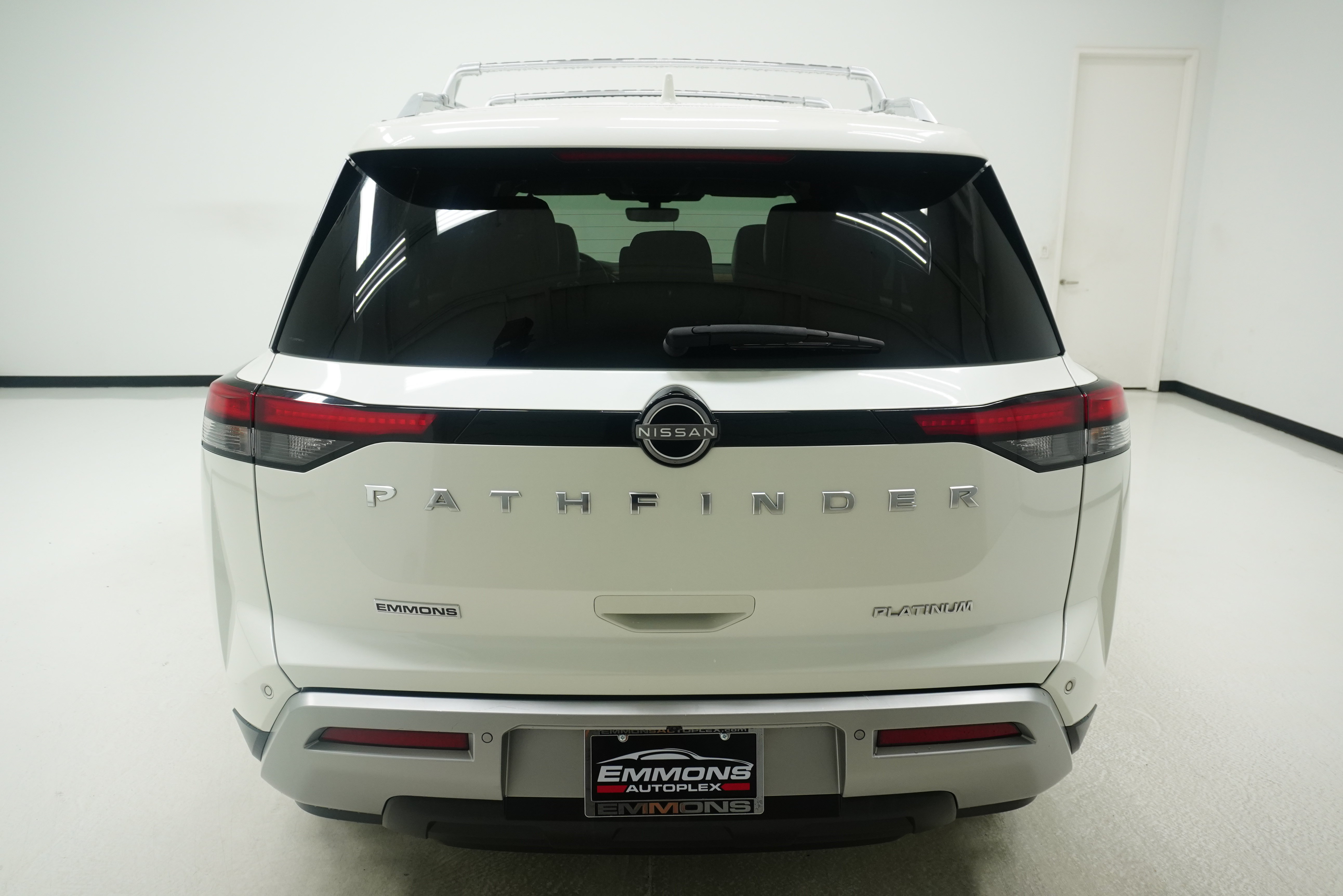 Used 2023 Nissan Pathfinder Platinum w/ Lighting Package (N93) FWD image 5