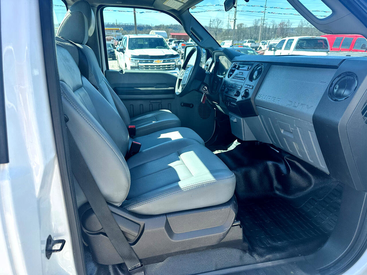 Used 2012 Ford F250 XL w/ Camper Pkg image 7
