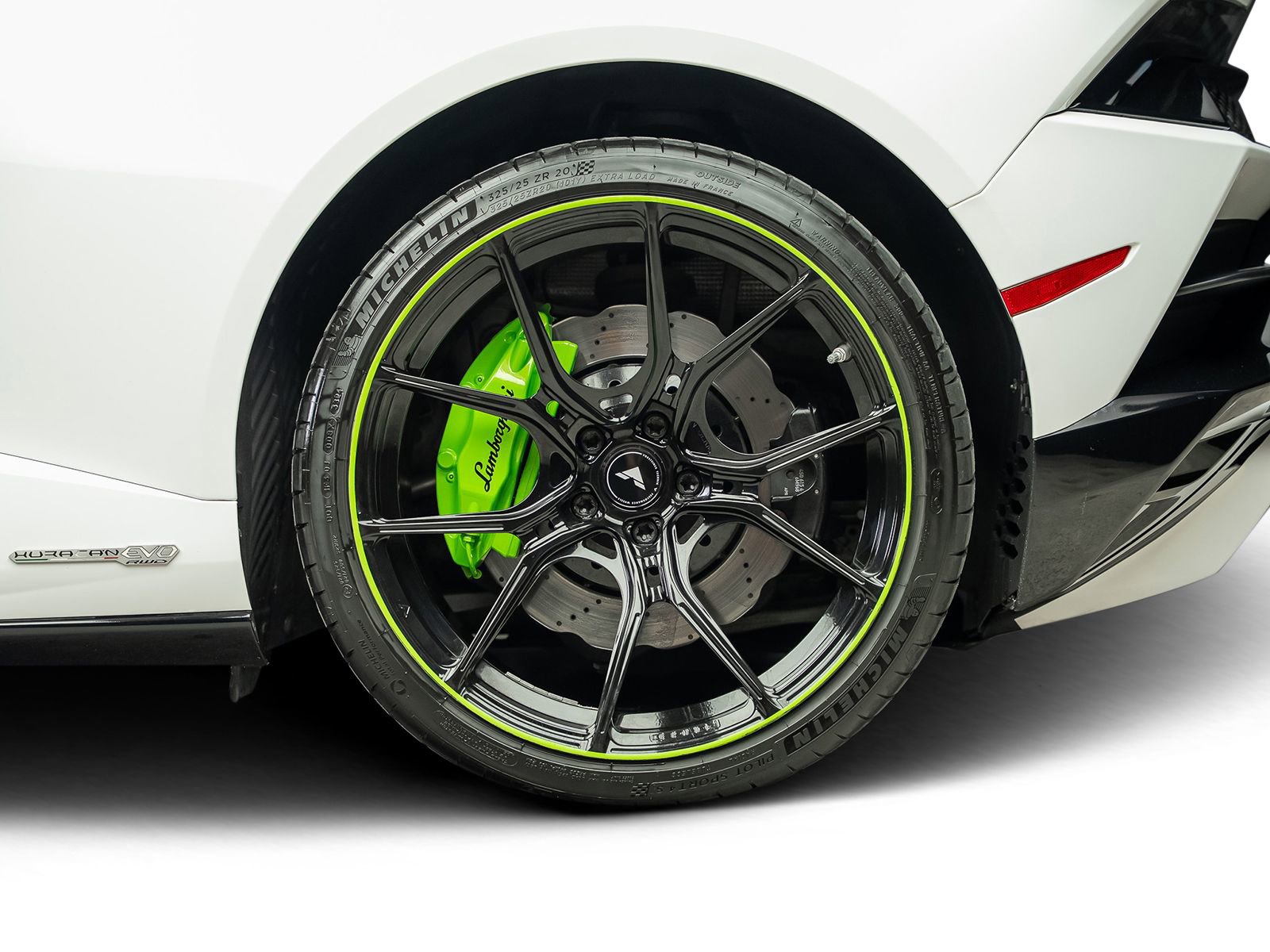 Used 2020 Lamborghini Huracan EVO RWD image 29
