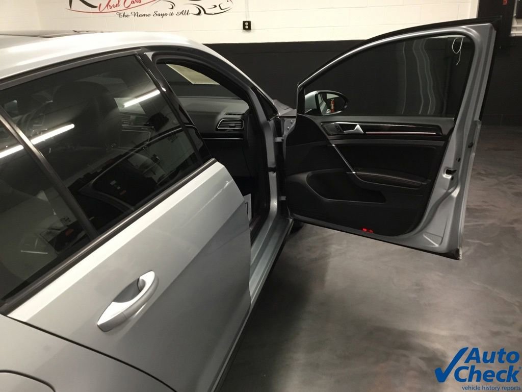 Used 2017 Volkswagen GTI SE image 39