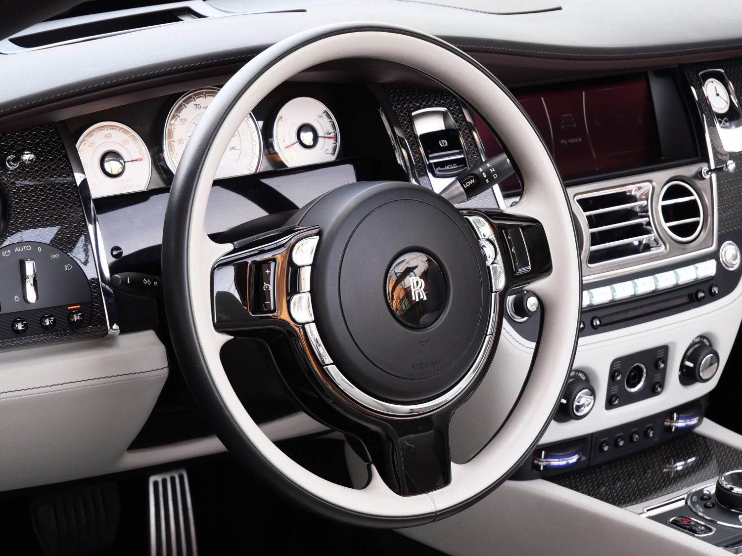 Certified 2019 Rolls-Royce Dawn RWD image 17
