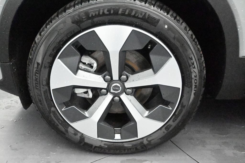 New 2026 Volvo XC40 B5 Plus w/ Protection Package Premier AWD/4WD image 9