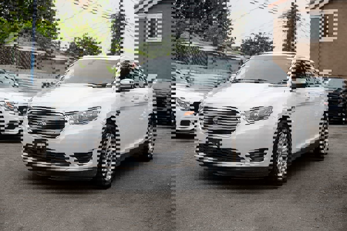 Used 2018 Ford Taurus SEL w/ Equipment Group 201A image 9