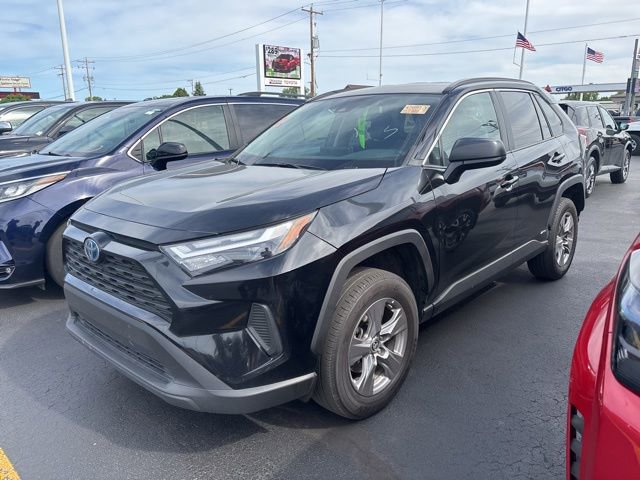 Used 2023 Toyota RAV4 LE AWD/4WD image 3