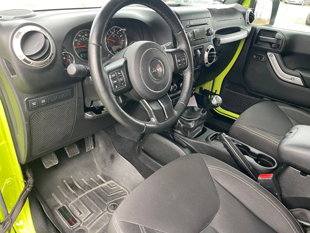 Used 2016 Jeep Wrangler Rubicon w/ Power Convenience Group image 9