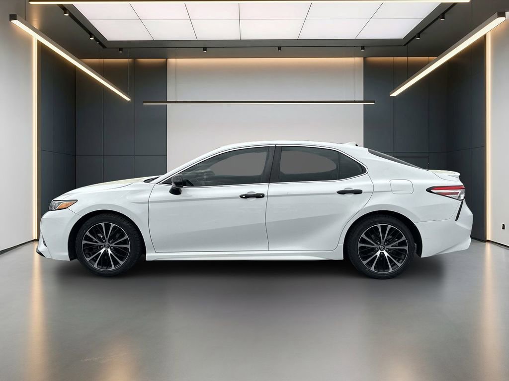 Used 2020 Toyota Camry SE image 2