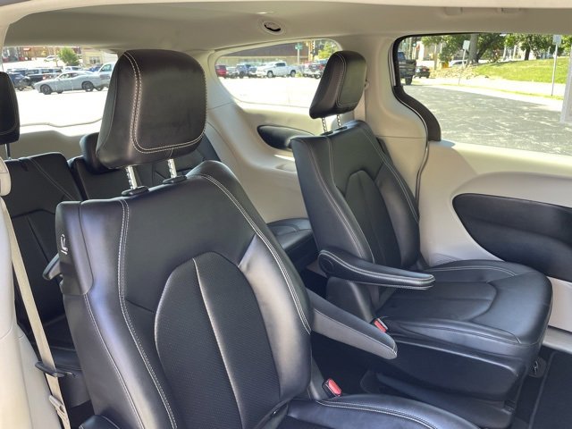 Used 2024 Chrysler Pacifica Select image 36