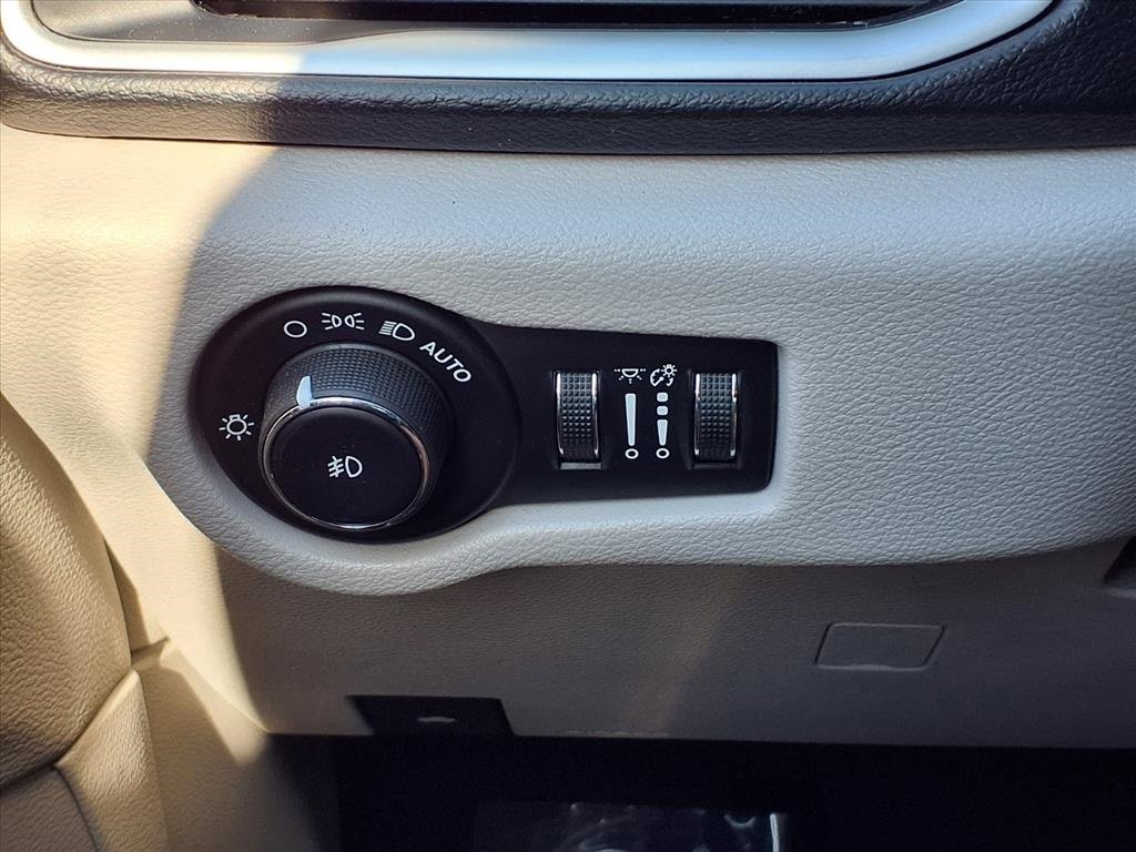 Used 2020 Chrysler Pacifica Touring-L Plus image 19