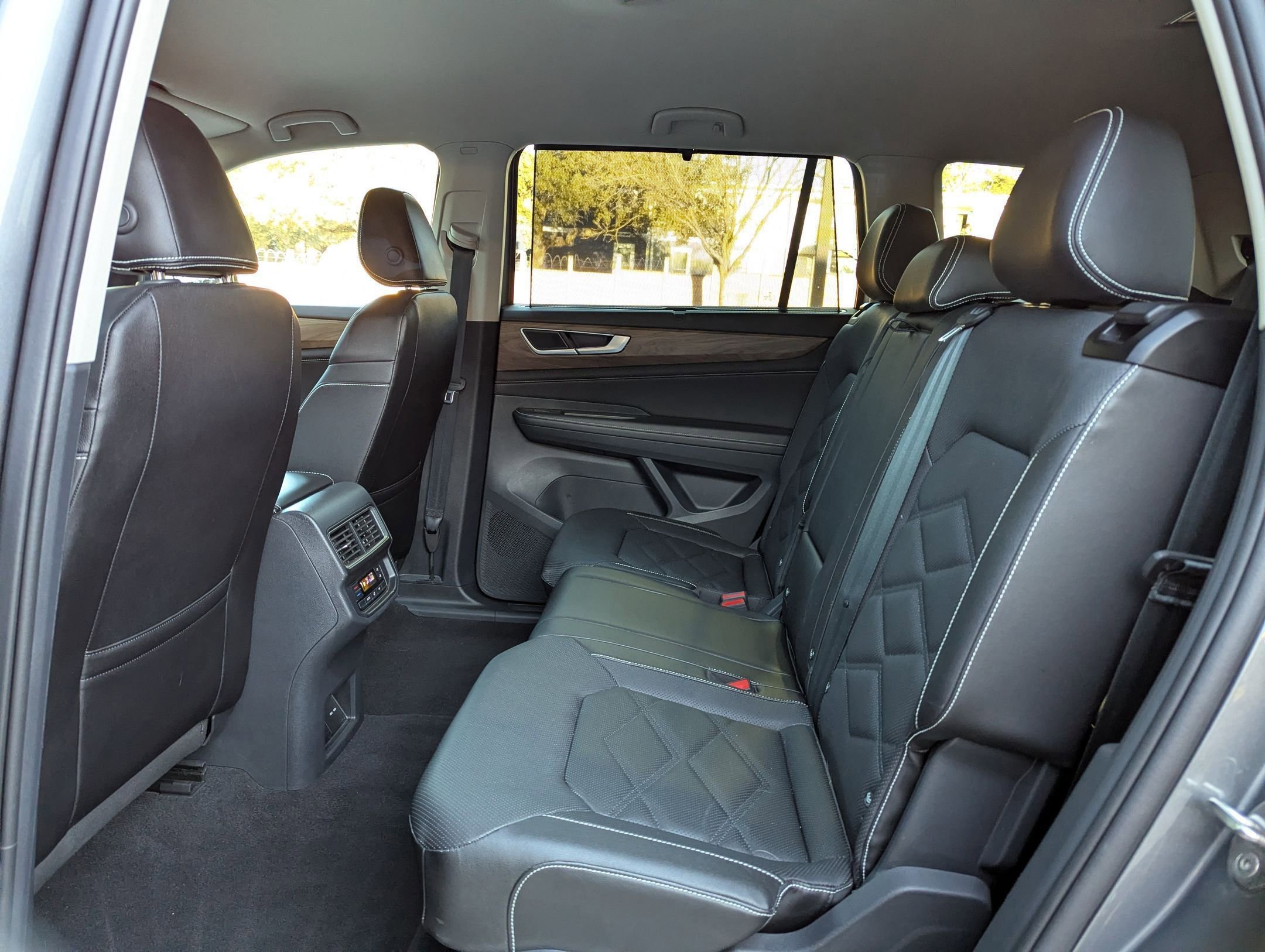 Used 2025 Volkswagen Atlas SE FWD image 15