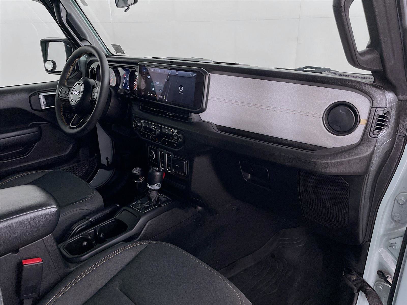 Used 2024 Jeep Wrangler Sport S image 31