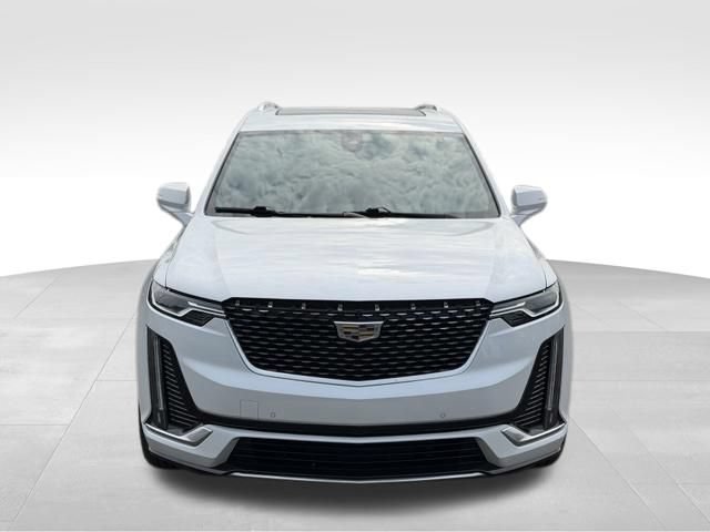 Used 2022 Cadillac XT6 Premium Luxury AWD/4WD image 2