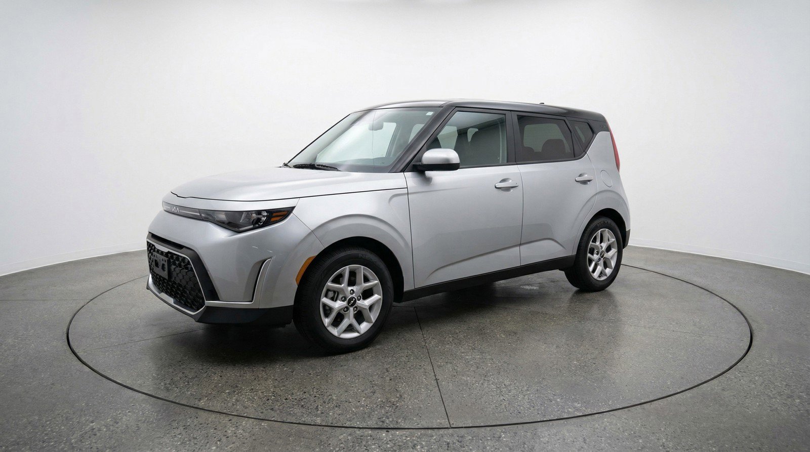 Used 2025 Kia Soul LX w/ LX Technology Package FWD image 2