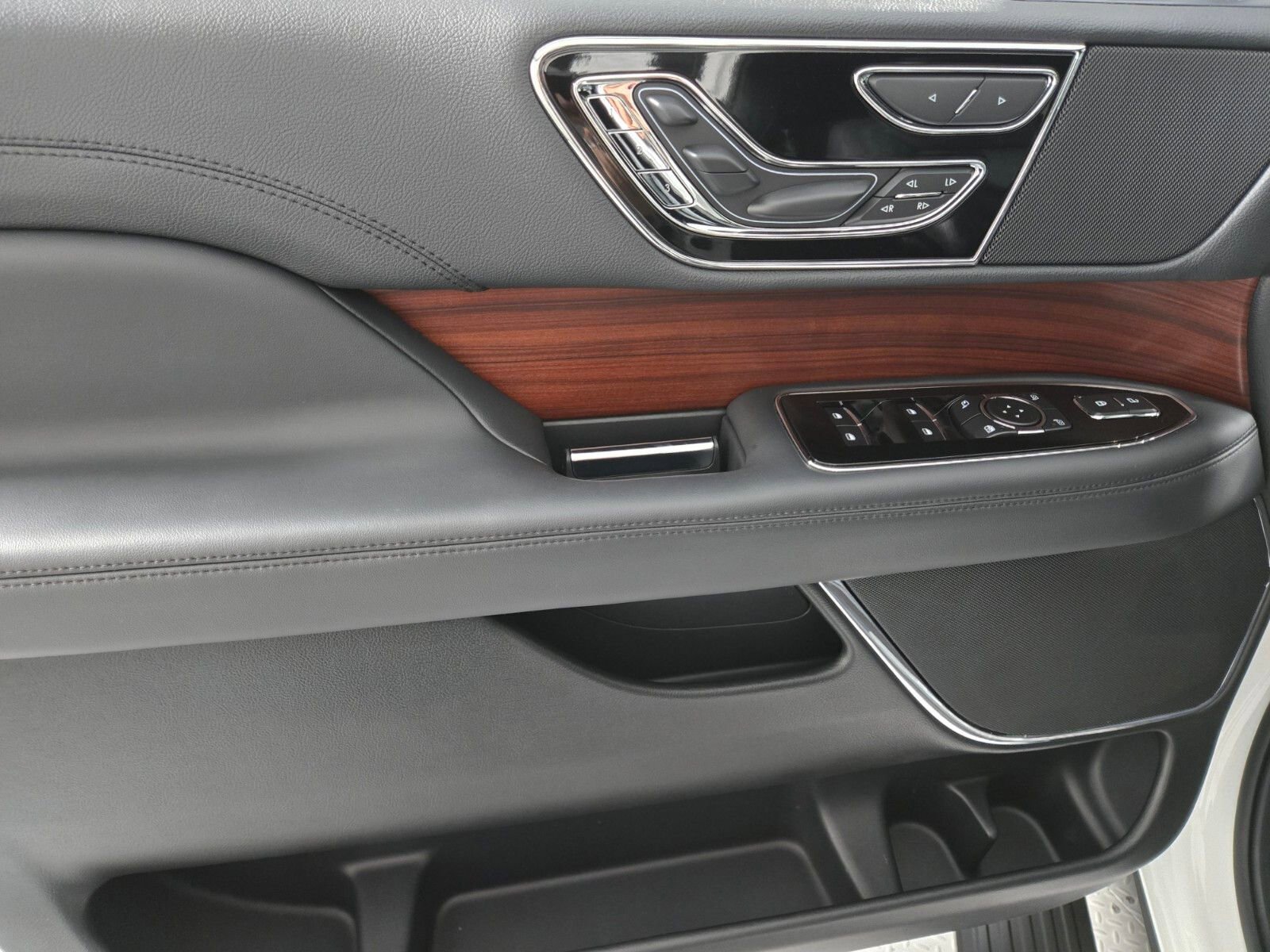 Certified 2023 Lincoln Navigator Reserve AWD/4WD image 20