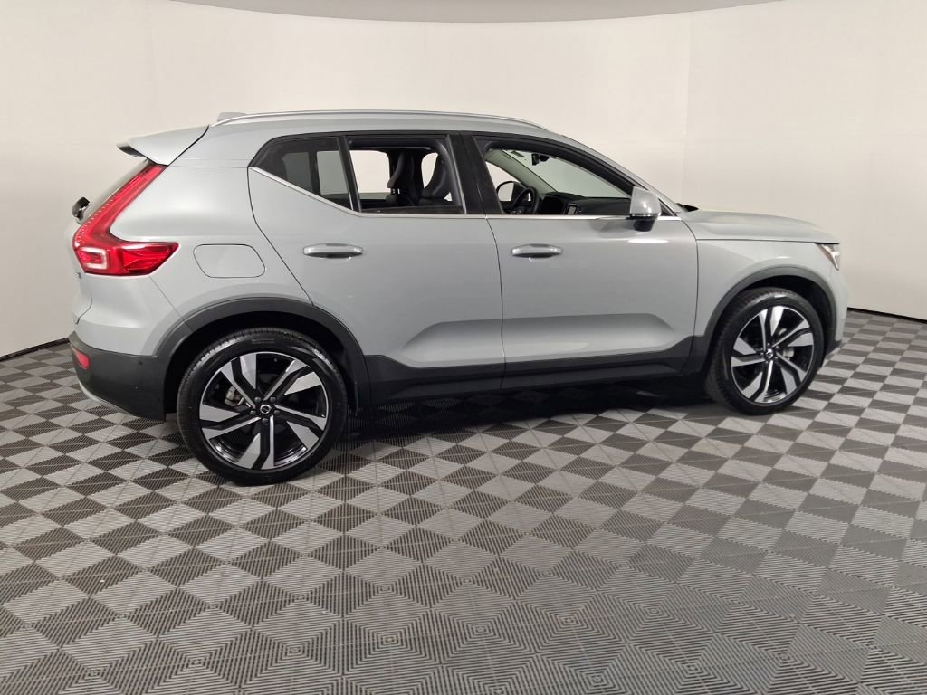 Certified 2024 Volvo XC40 B5 Ultimate w/ Protection Package Premier AWD/4WD image 8