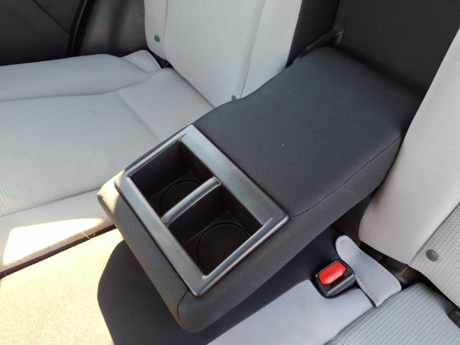 Used 2018 Toyota RAV4 XLE AWD/4WD image 30