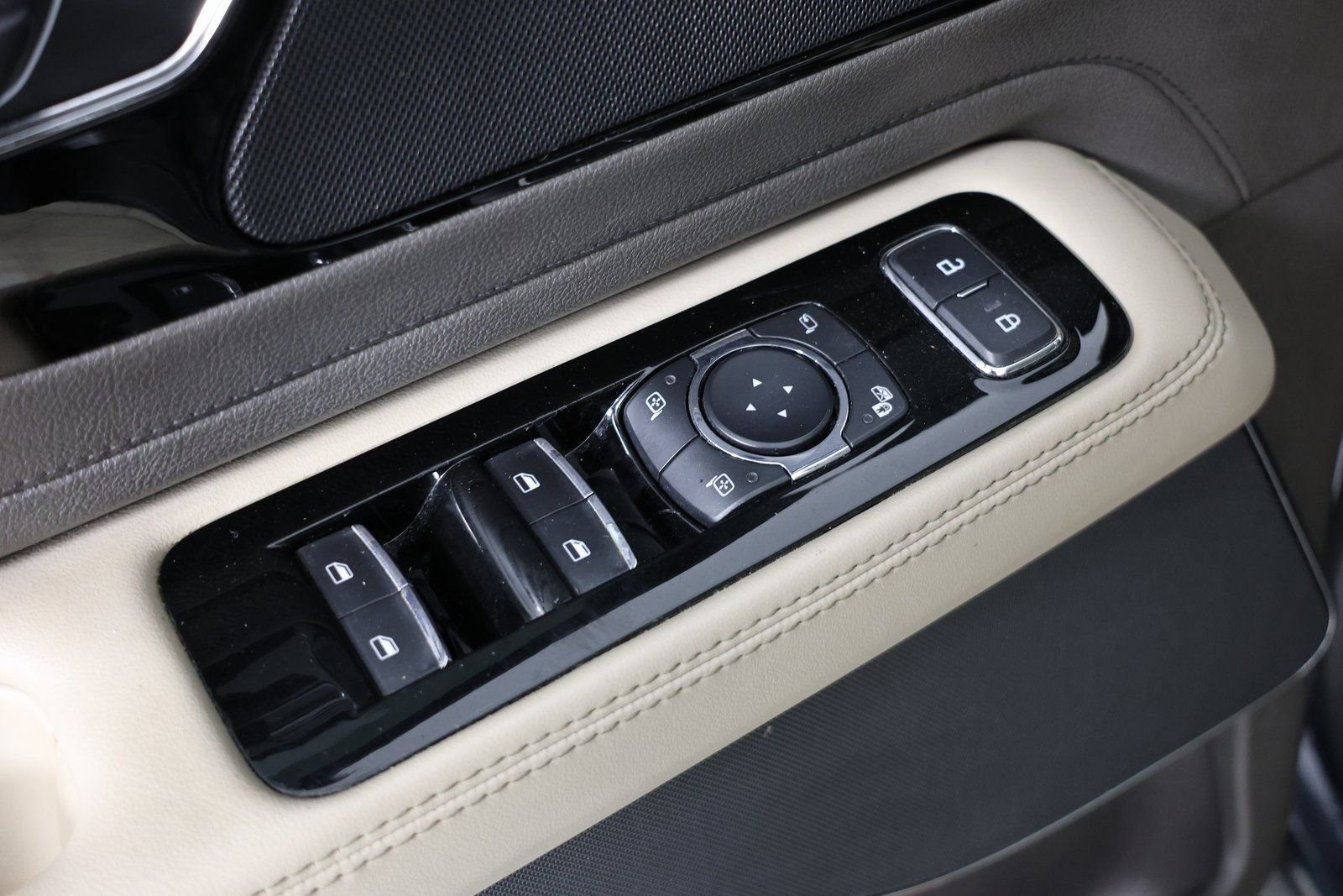 Used 2021 Lincoln Aviator Reserve w/ Class IV Trailer Tow Package image 22