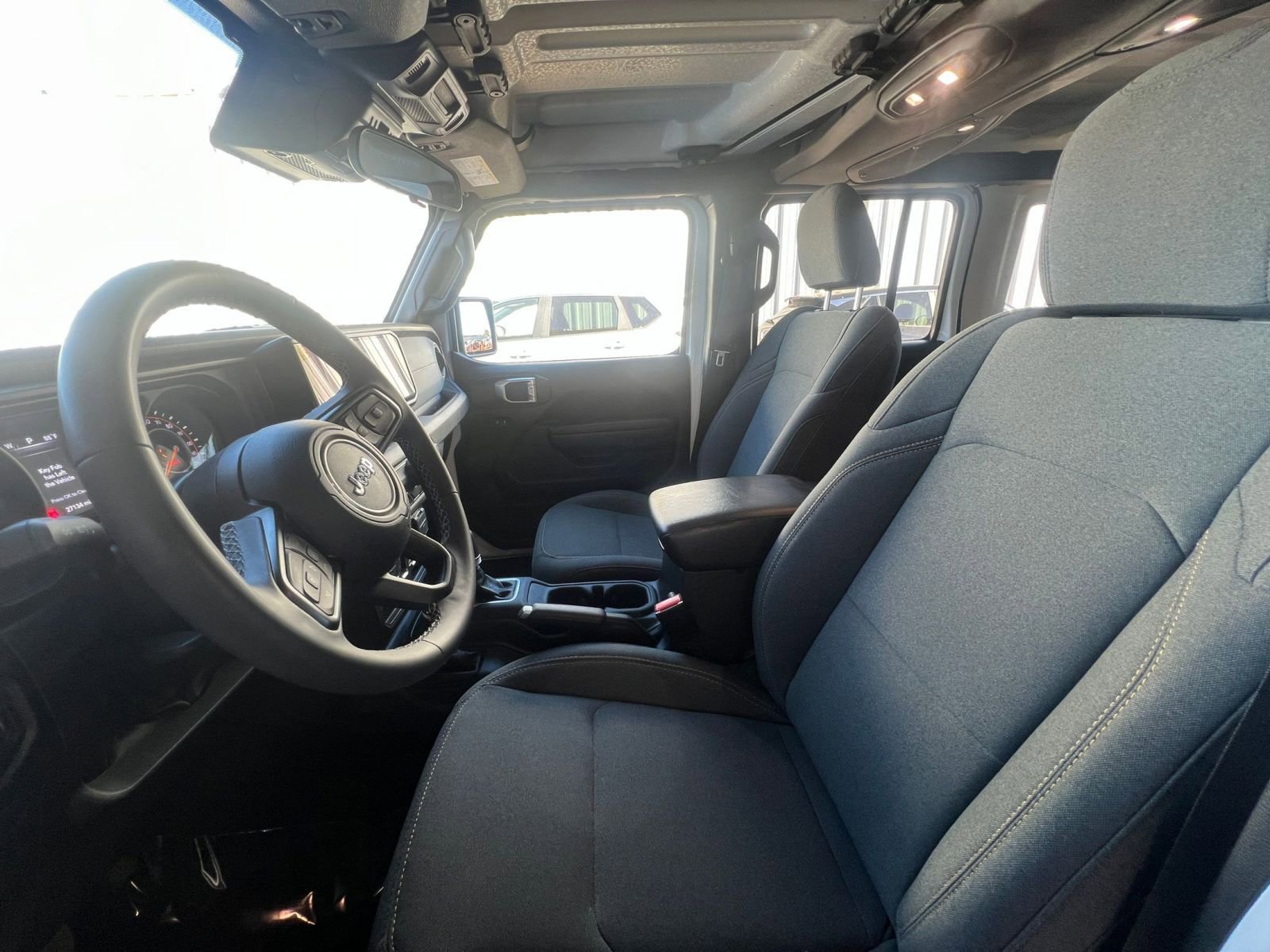 Used 2025 Jeep Wrangler Sport S image 27