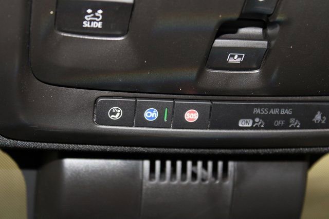 Used 2025 GMC Yukon Denali w/ Advanced Technology Package image 51