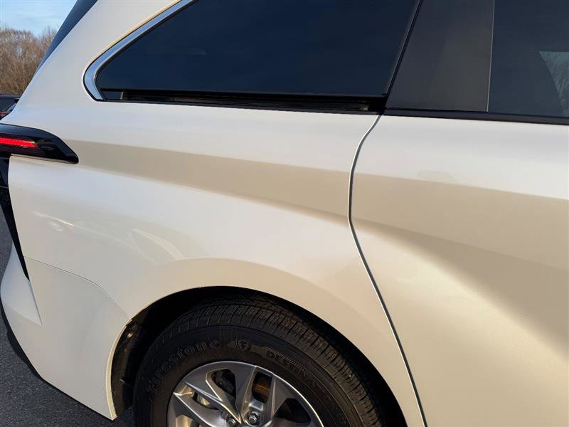 Used 2024 Toyota Sienna XLE image 23