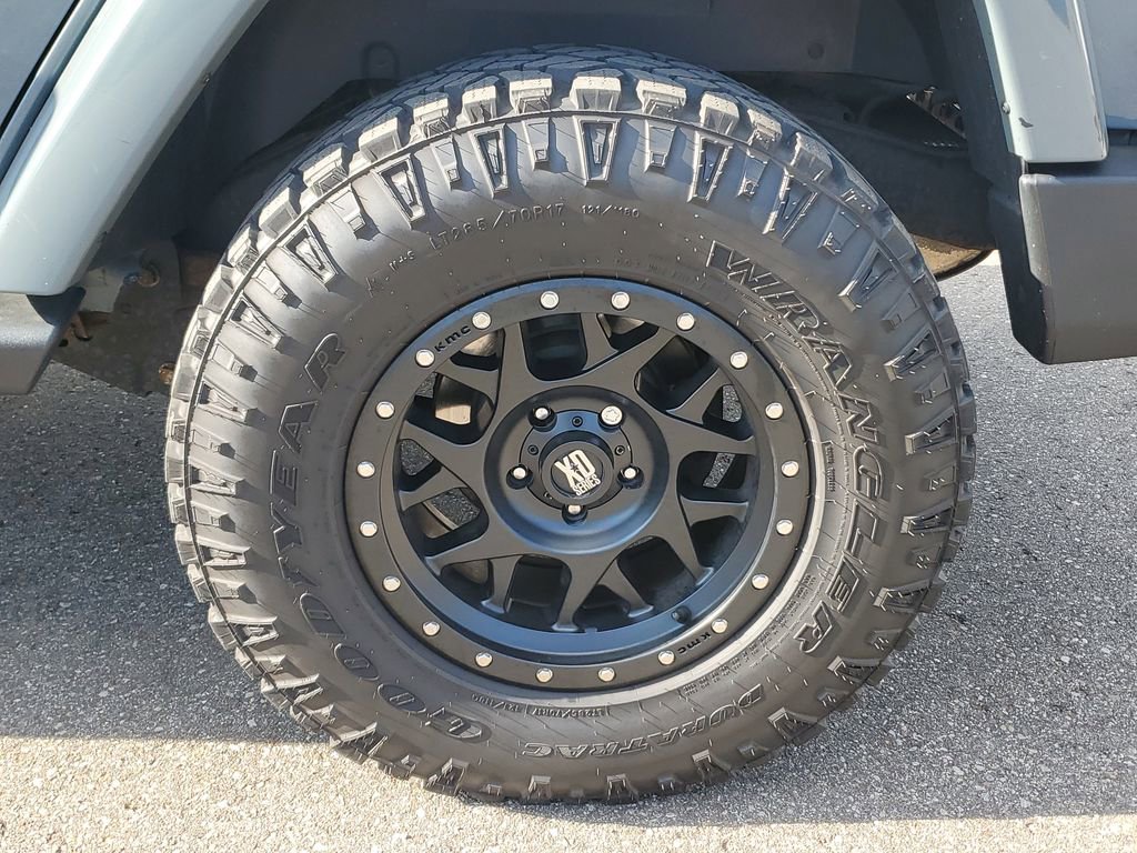Used 2014 Jeep Wrangler Unlimited Sahara w/ Connectivity Group AWD/4WD image 5